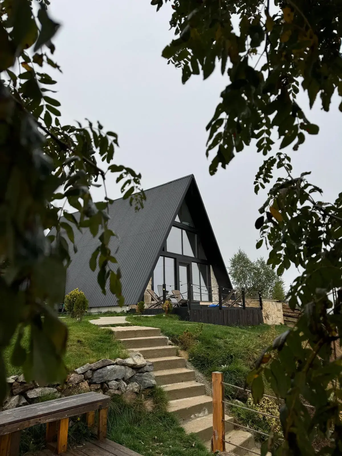 DOM CABIN — A-Frame Retreat în Munții Apuseni